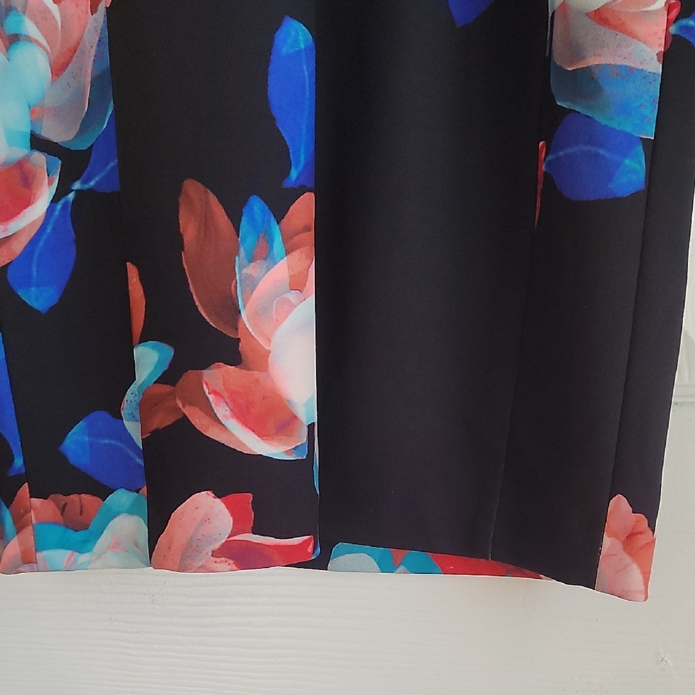 Calvin Klain Floral Sleeveless Black Dress - Picture 5 of 6